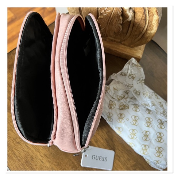 GUESS Blush Pink Quilted Makeup/Cosmetics Travel Bag 🆕 - Picture 3 of 11